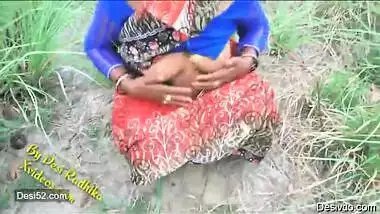 Desi hot sexy village bhabi fuck in field