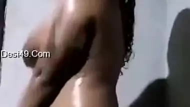 Today Exclusive -desi Girl Shows Her Bathing