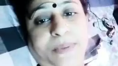Tamil iyer maami feeding big boobs viral MMS