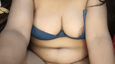 Horny Cahachi Spreading her legs and fingering her pussy