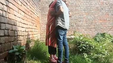 The guy fucks his married GF outdoors in a desi sex video