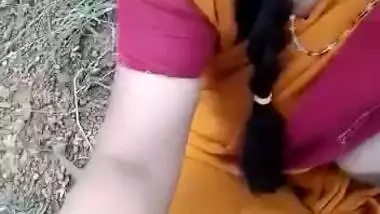 Cute bhabhi Outdoor blowjob to young lover