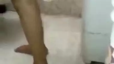 Desi wife Anu body nude and pissing