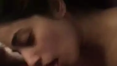 Horny babe gives a sexy blowjob in Pakistani porn