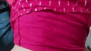 KHUSHBU BHABHI APNE EX LOVER KO PEECHHE SE DETI HUYI