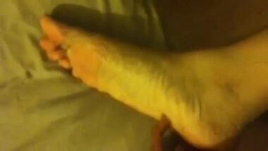 Indian wants her feet worshipped