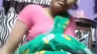 Desi village randi in saree exposing thick pussy