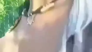 Farmer fucks a lady laborer on the farm to enjoy outdoor sex
