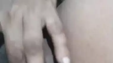 Mature Indian wet pussy lady fingering her cunt