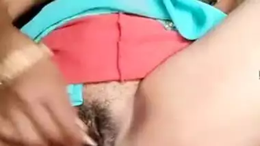 Vegetable makes Desi MILF cum during XXX masturbation for camera