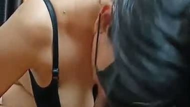 Lover records his blindfold GF’s kinky blowjob MMS