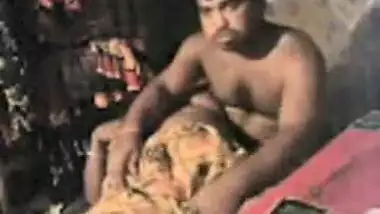 Desi Sex Video of Midget Boy Having Sex With Aunty