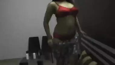 Winsome Desi sexpot performs nice XXX striptease for her boyfriend