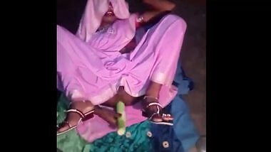 indian horny desi cheating house wife doing masturbation tak