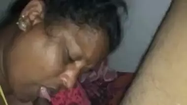 Mature Mallu aunty pov blowjob MMS video
