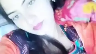 Desi Bhabhi Showing Boobs In Tiktok