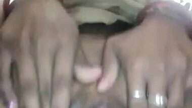 Village bhabhi streaching pussy