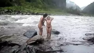 Two indian autty bathing in river naked! MMs leaked video
