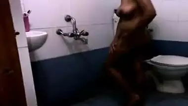 desi indian big ass n boobs bhabhi in shower after fuck