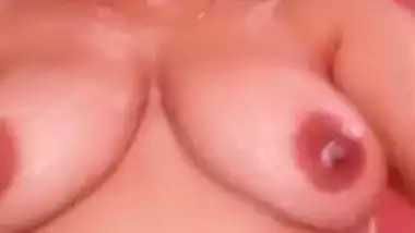 Bengali lady pissing and taking nude bath viral MMS