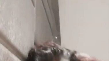 Desi xxx chudai of a Bihari girl in an Oyo room