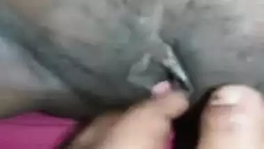 Desi aunty boobs pressed n pussy licked
