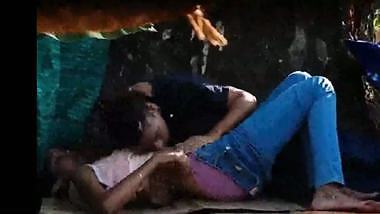 Boy removed gf panty and fingered her pussy