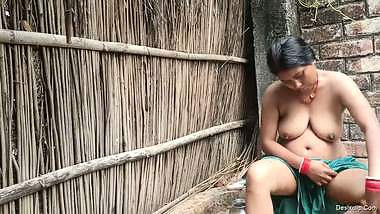 Desi Village Bhabhi Cock Sucked While Outdoor Bathing and Drunk Cum