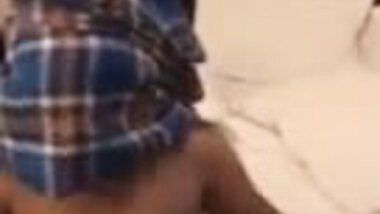 Round boobs mallu aunty with huge nipples 