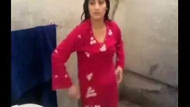 Desi girlfriend Saleena self made bathroom video exposed