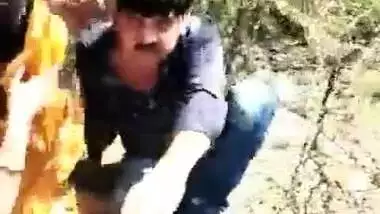 Desi lovers caught fucking outdoors by strangers