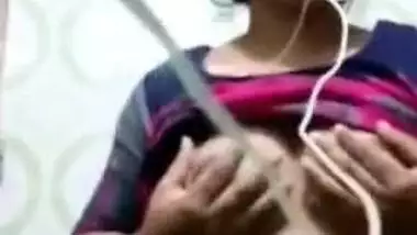 Desi Girl Shows Her Boobs On Vc
