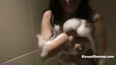 Indian slut invites to fuck her in bathtub