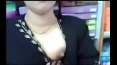 Desi Aunty Fooling Around With Her Lover In The Shop