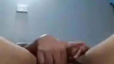 Desi Horny Girl Fingering Pussy Selfie Mms Video
