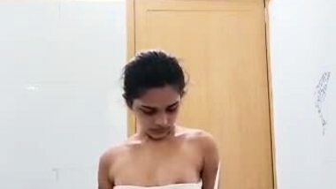 Mallu cute girl hot sexy shows her nude fringering stripping videos part 3