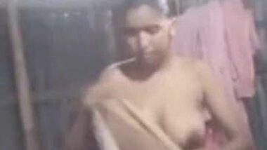 Bengali sexy bhabhi bathing mms recorded