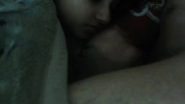 Cute desi girl handjob to boyfriend