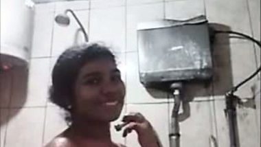 Local bhabhi selfie in the bathroom