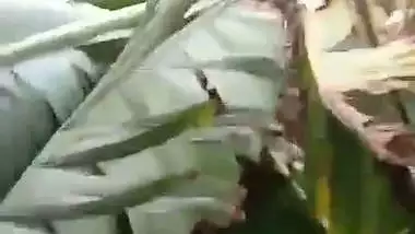 Desi outdoor sex of a Kolhapuri couple on a Banana farm