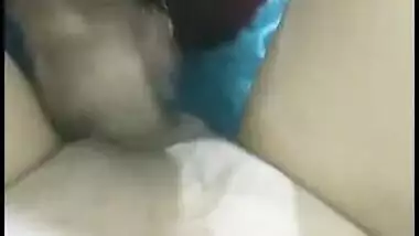 Desi maid blowing dick MMS video