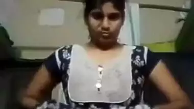 After shower hot Desi aunty with massive XXX jugs puts on clothes