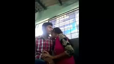 Hindi college sex – Lovers making first smooch selfie video