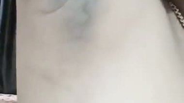 Desi nude Chennai lady presses her naked boobs