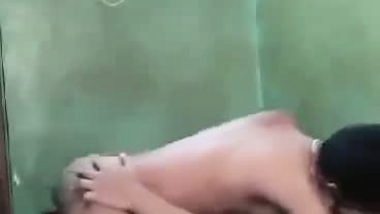 Guy fills stepsister’s pussy with cum in Bangla sex video