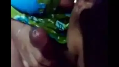 Sexy married woman sucking a desi penis