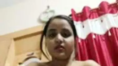 Tight boobed desi lady showing nude with Hindi audio