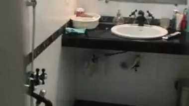 Nerdy Desi woman washes her XXX curves in shower not noticing camera