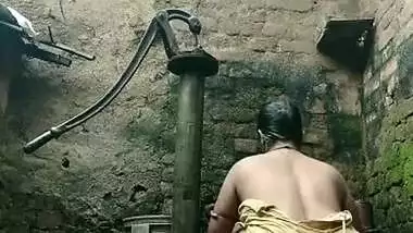 Bhabhi Out Door Bathing