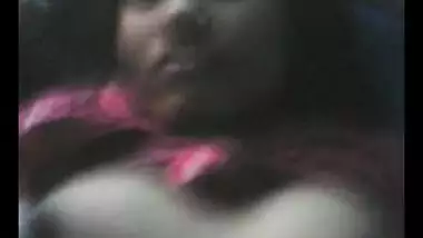 Desi girl showing boobs